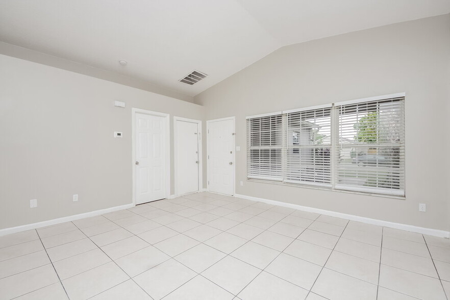 Building Photo - 2872 Woodruff Dr