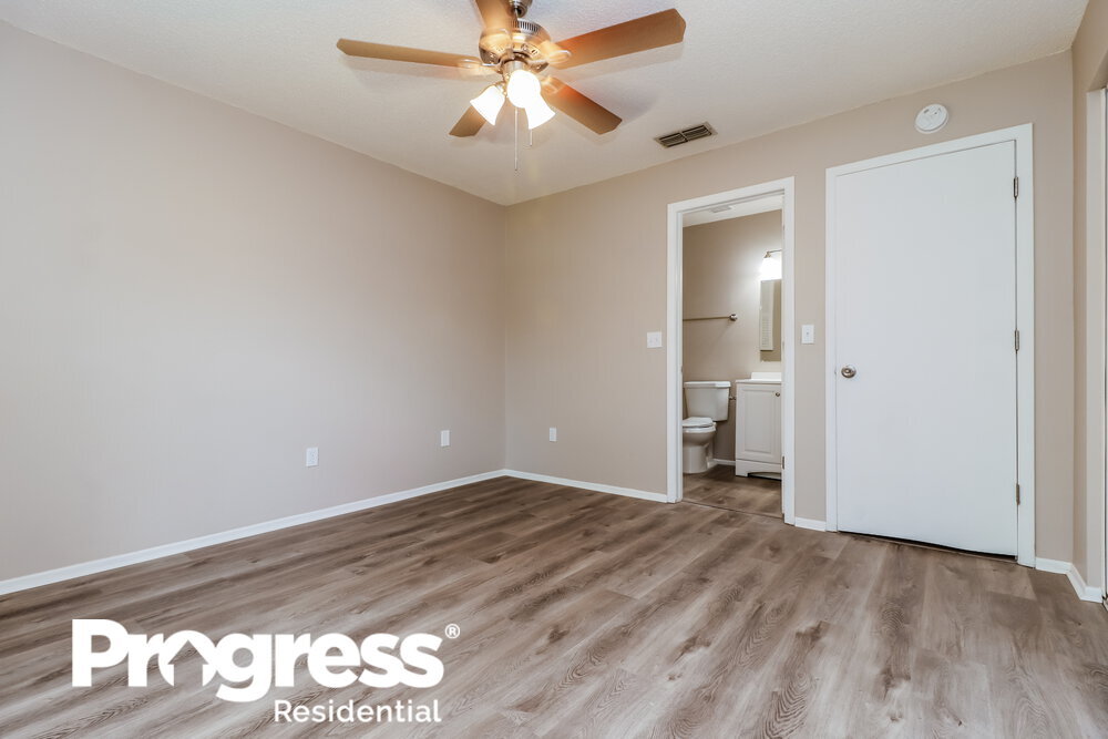 Building Photo - 4910 Hi Vista Cir
