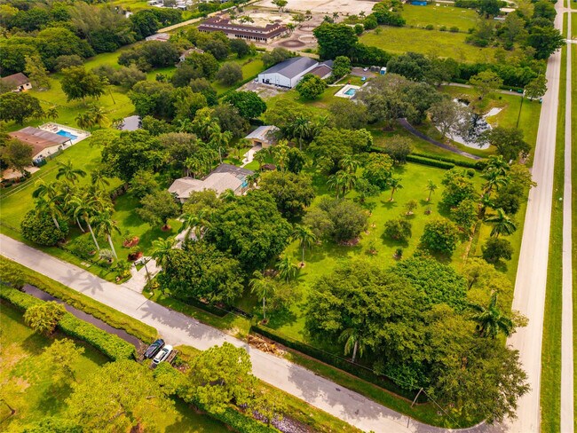 Building Photo - 6556 NW 87th Ave