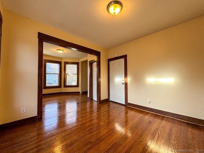 Primary Photo - 455 Huntington St