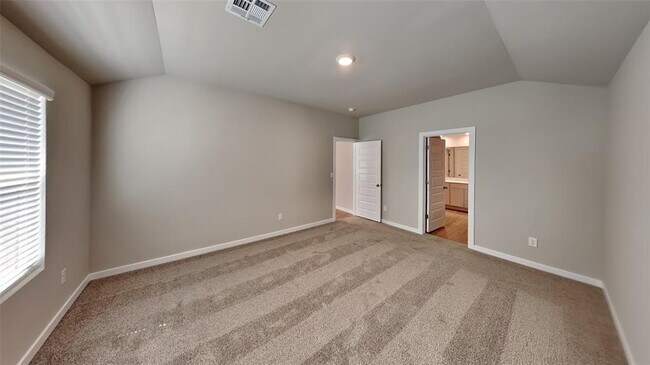 Building Photo - 2933 Ember Dr