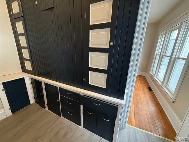 Building Photo - 367 Furman St