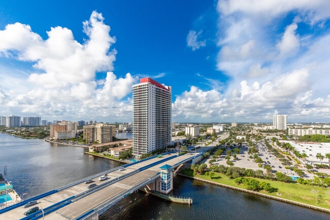 Building Photo - 2723 Hallandale Beach Blvd