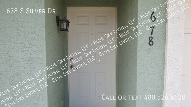 Building Photo - 678 S Silver Dr
