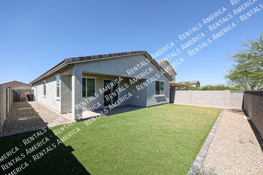 Building Photo - 17817 W Country Club Terrace