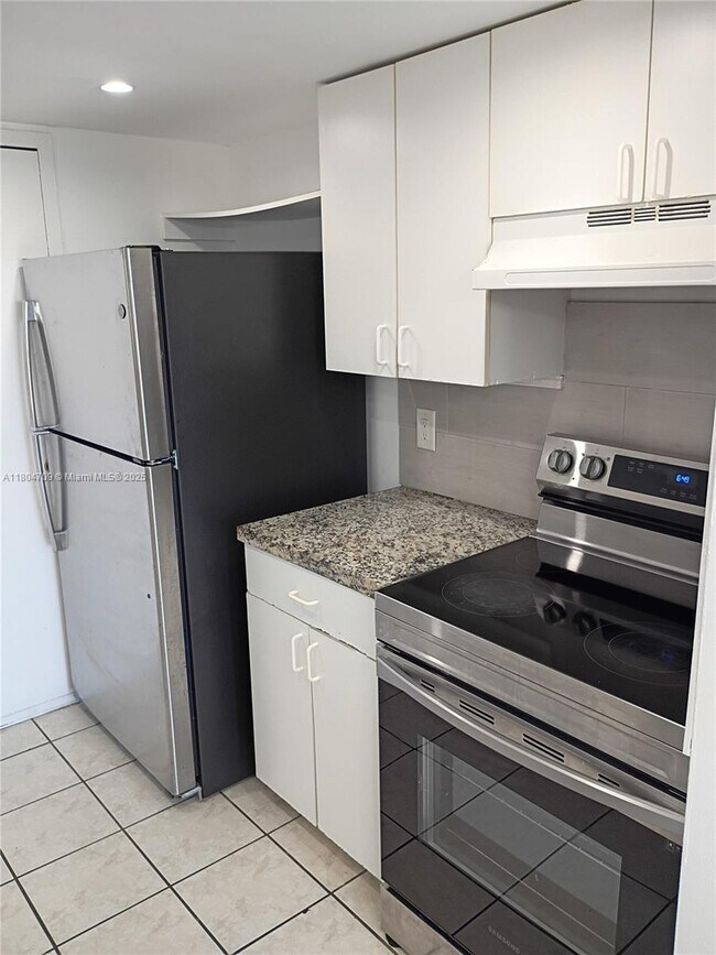 Building Photo - 2075 NE 164th St