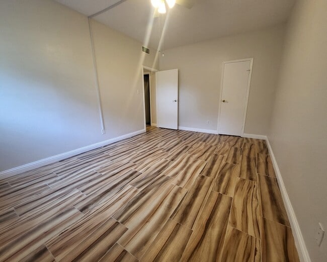 Building Photo - 7025 N Holiday Dr