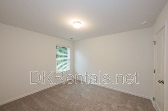 Building Photo - 182 Parkwood Dr