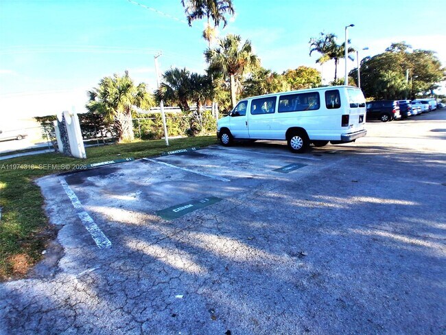 Building Photo - 1770 NE 191st St