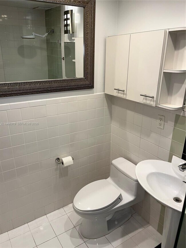 Building Photo - 880 NE 69th St