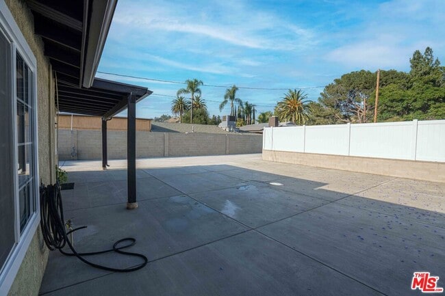 Building Photo - 9701 Wheatland Ave