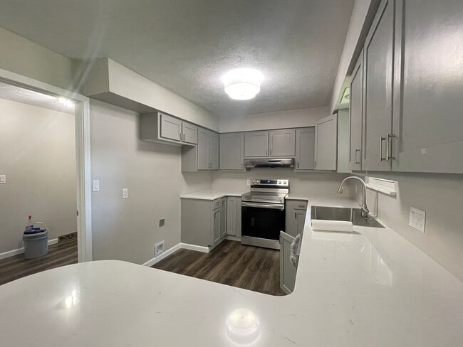 Building Photo - 1932 S Broadway Ave