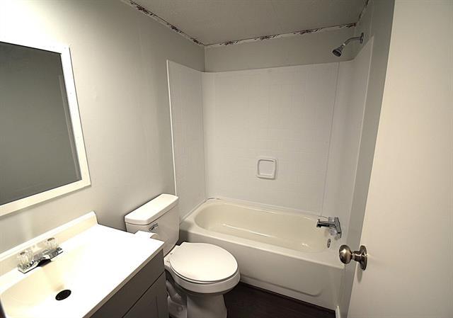 Building Photo - 6000 Spring Creek Rd