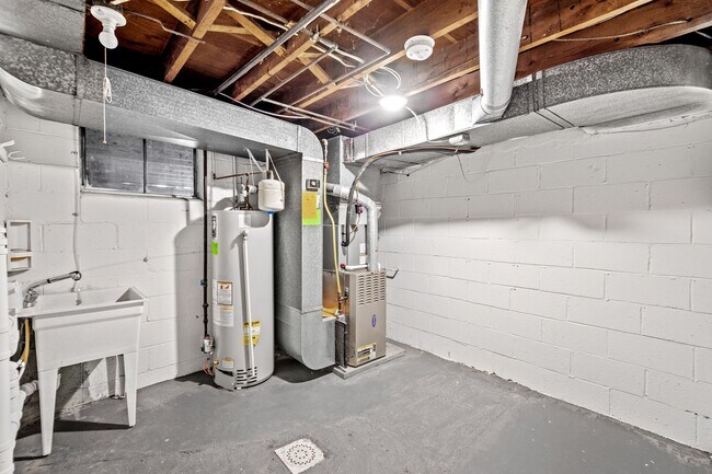 Building Photo - READY FOR MOVE IN!! Don't miss this UPDATED 3-bedroom in Braddock Hills!