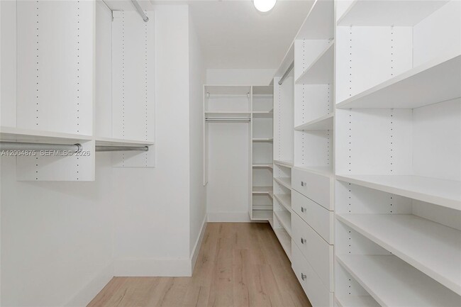 Building Photo - 6580 Indian Creek Dr