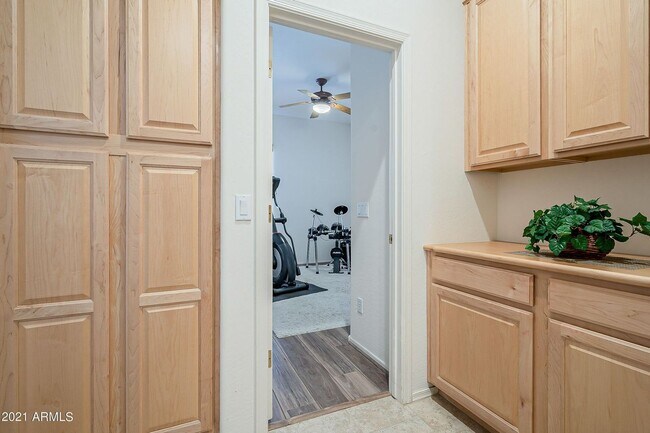 Building Photo - Charming single level 4 Bed home in Peoria !!