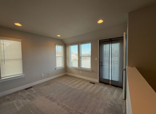 Building Photo - 2118 Bryant Park Dr