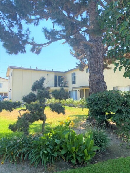 Building Photo - 973 Mission Dr