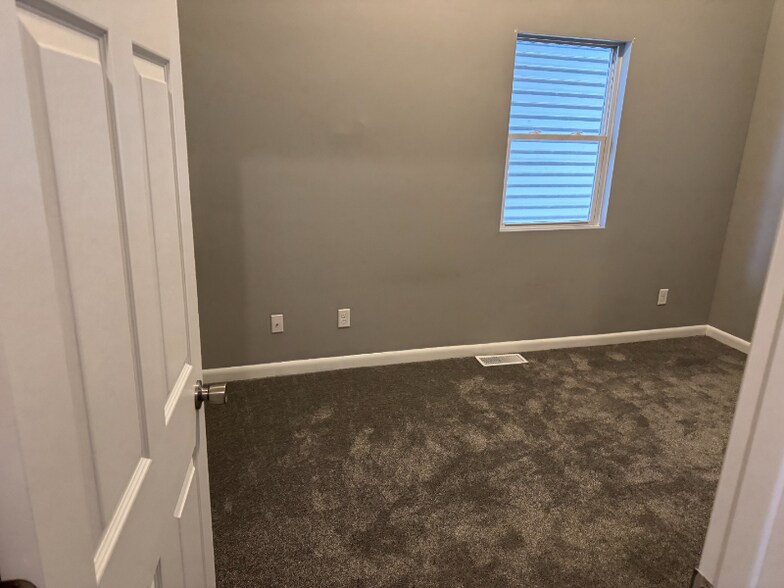 Building Photo - 511 Grant Ave