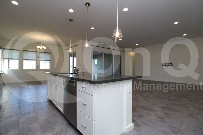 Building Photo - 1222 E La Mirada Dr