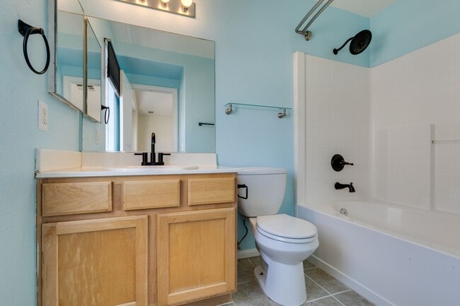 Building Photo - GORGEOUS OPEN FLOORPLAN*GATED COMMUNITY*COMMUNITY POOL AND SPA*