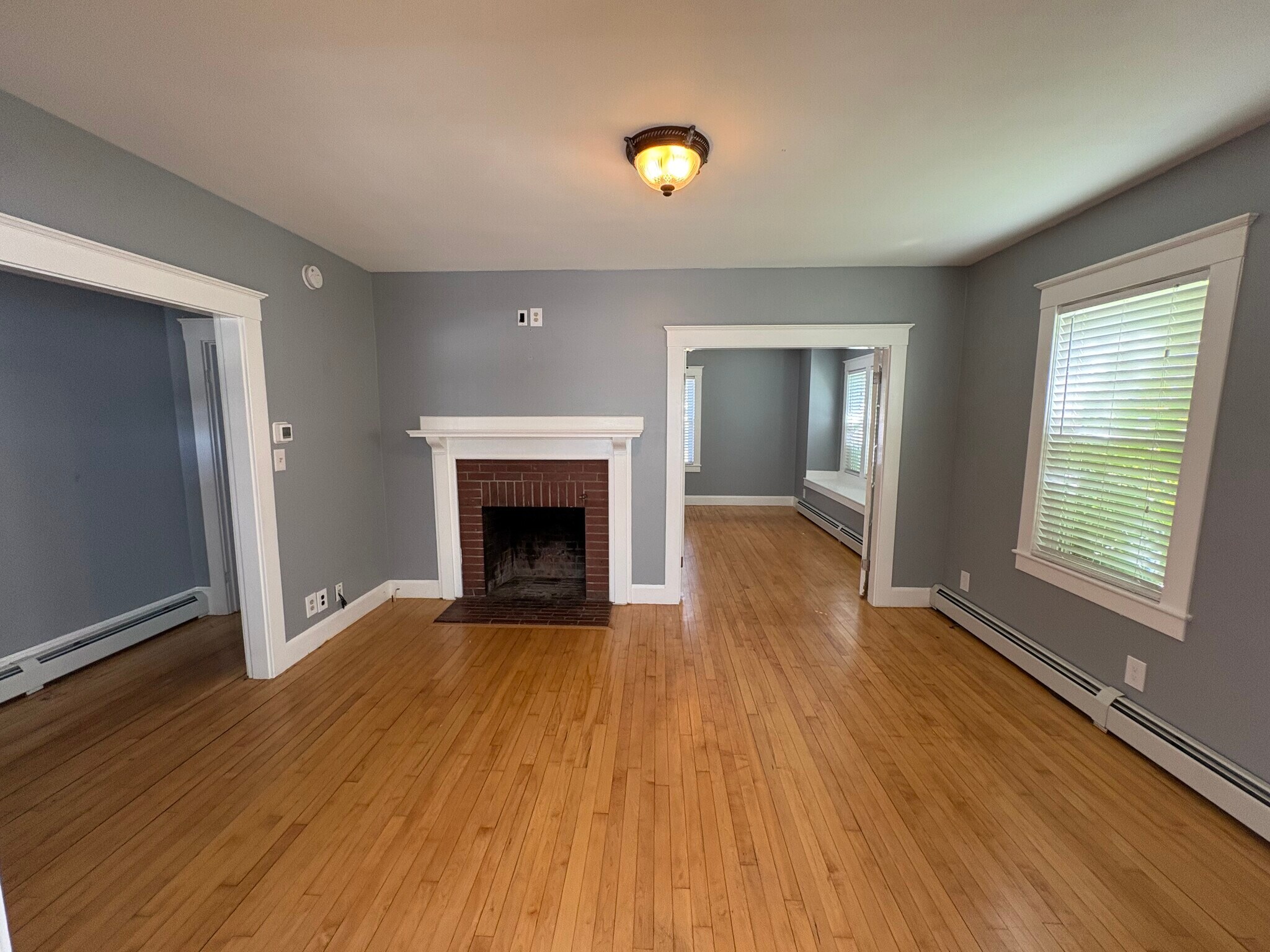 Living room - 2 1/2 Courtland St