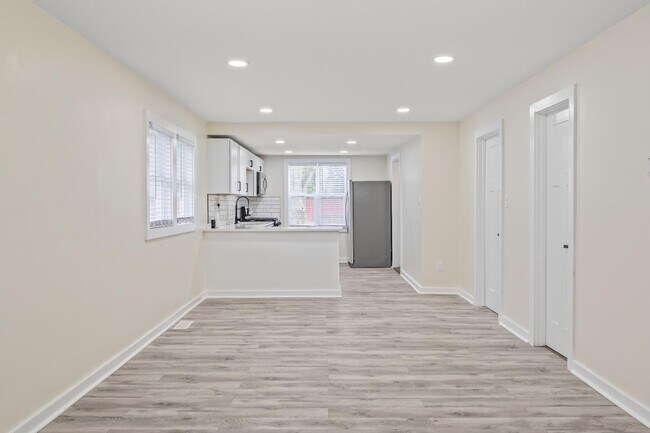 Building Photo - 3949 Hoyt Ave