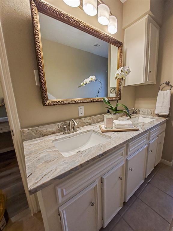 Building Photo - 28903 Twisted Oak Dr