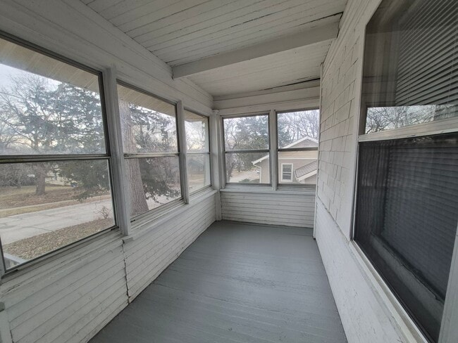 Building Photo - 2 Bedroom, 1 Bathroom Home with Deck