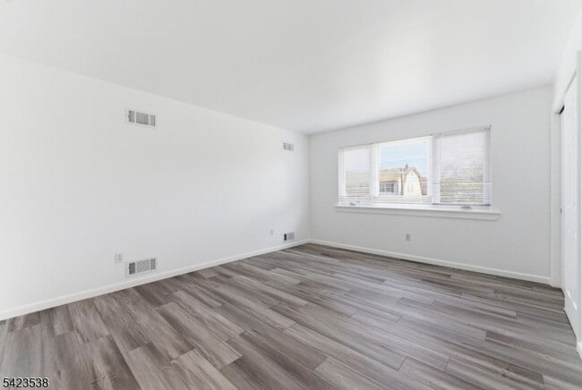 Building Photo - 23 Renaissance Dr