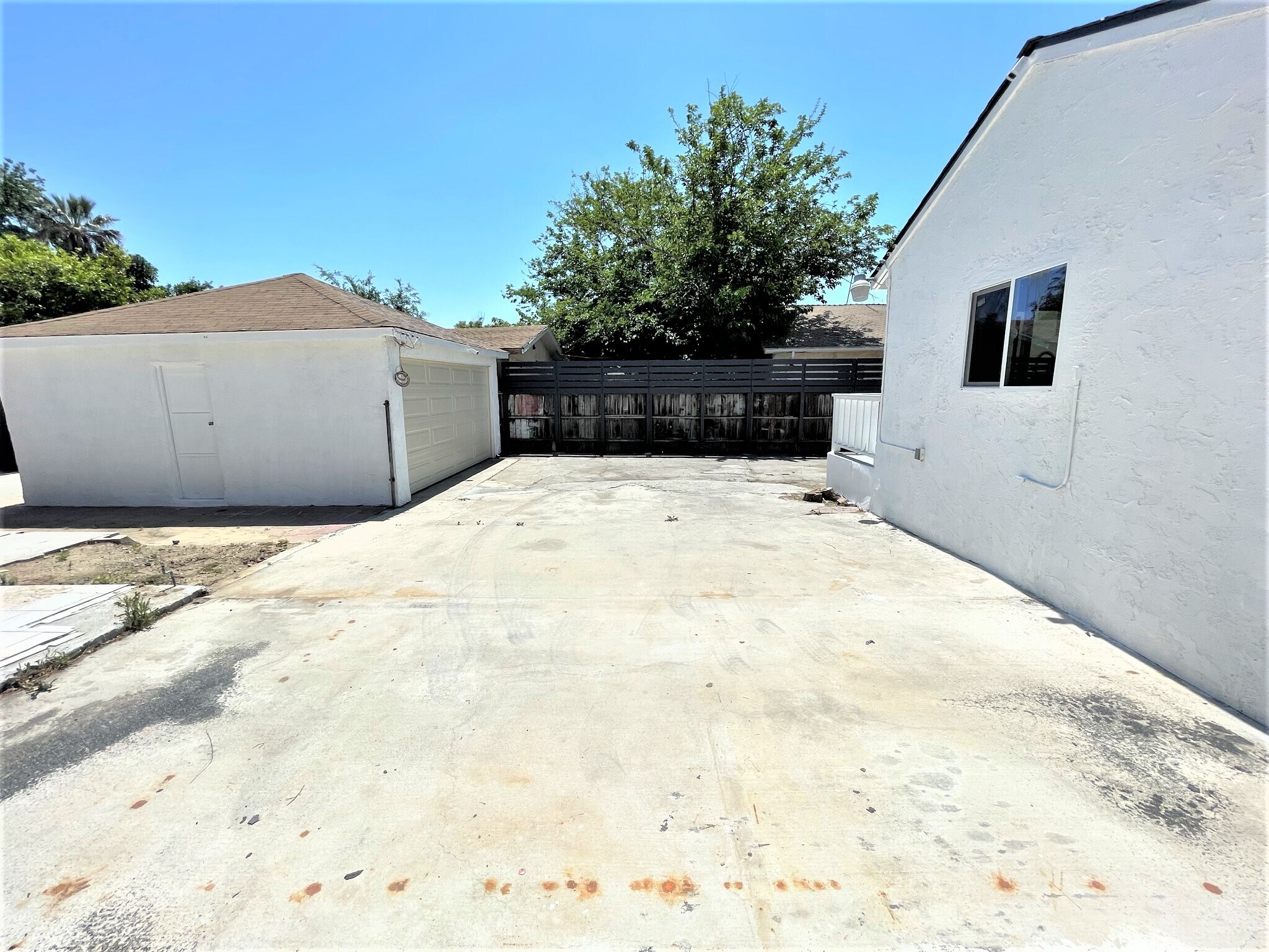 Building Photo - 8650 Orion Ave