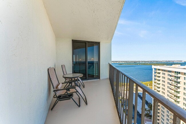 Building Photo - 5420 N Ocean Dr