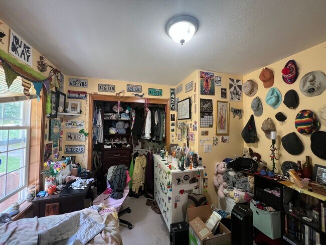Building Photo - 3 Bed 1.5 half bath House Close to WWU and...