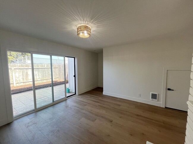 Building Photo - Newly renovated Townhome Grove Heights 1.5...