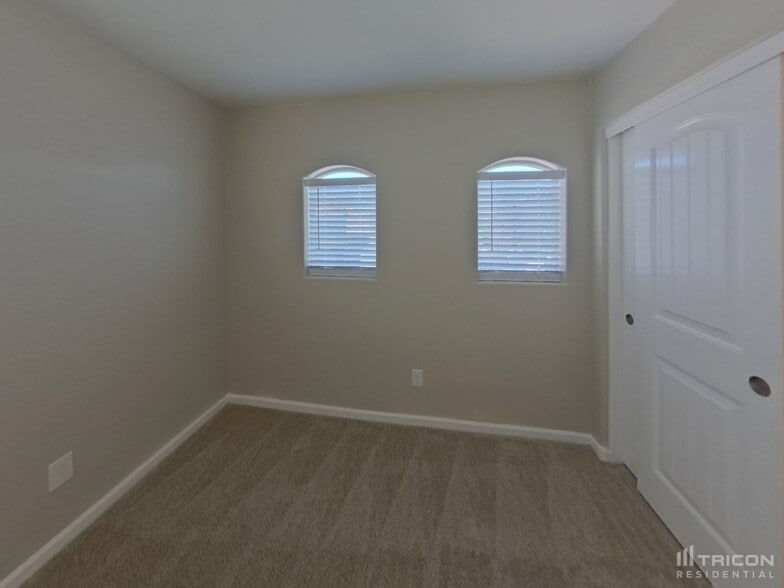 Building Photo - 10336 W Devonshire Ave