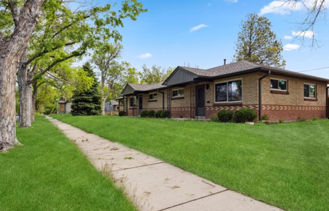 Building Photo - MOVE IN SPECIAL!!! Welcome home to Denver'...