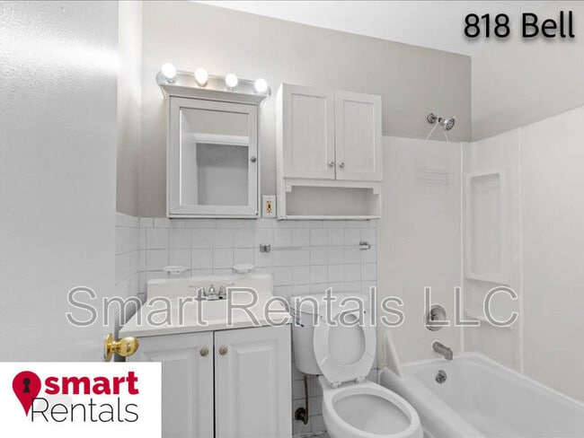 Building Photo - 818 Bell Ave