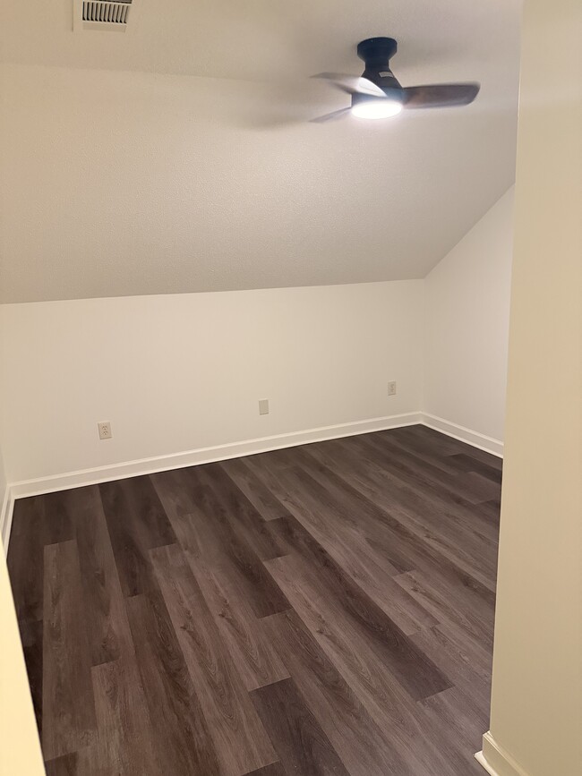 Building Photo - 1213 N 32nd Ave