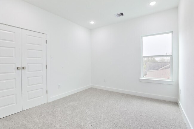 Building Photo - 8220 Bonaire St