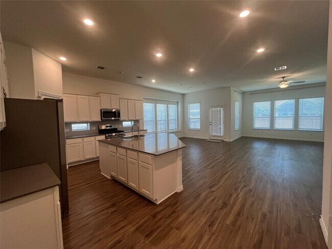 Primary Photo - 212 Baralo St