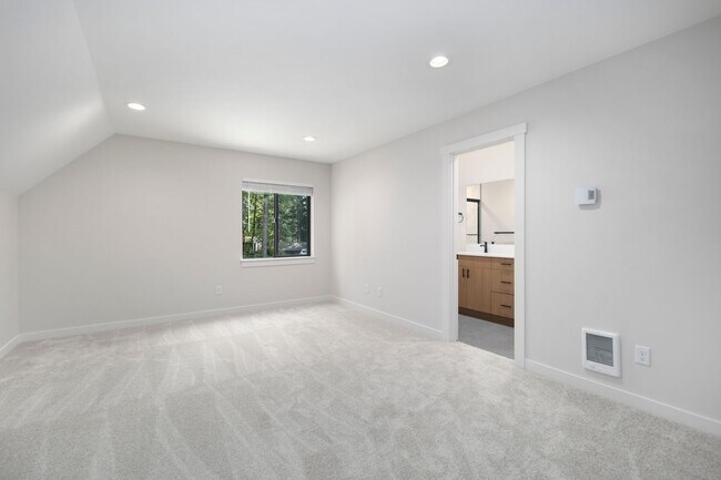 Building Photo - $2595 3 bedroom/2 1/2 bath Clearwood New Construction, Custom Chalet-style Home In Yelm.