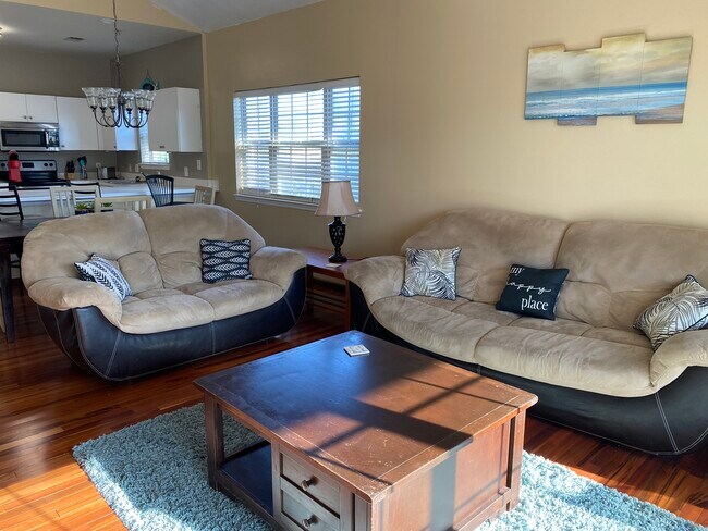 Building Photo - 3947 Gladiola Ct