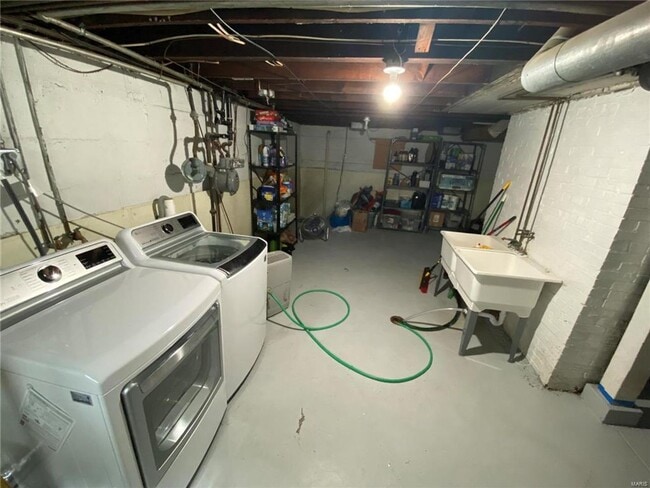 Building Photo - 743 Clark Ave