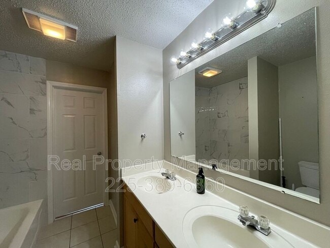 Building Photo - 920 W Tony St