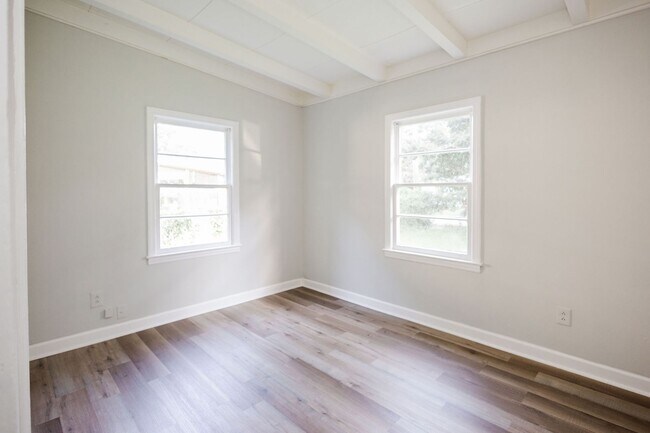 Building Photo - 4170 Palace Ave