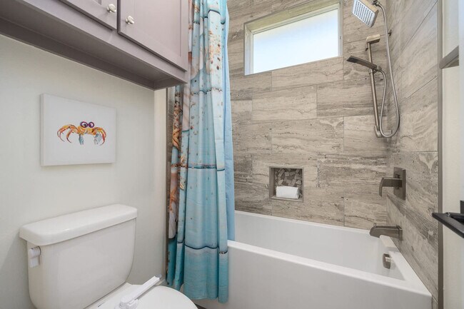 Building Photo - 456 Paradise Pointe Dr