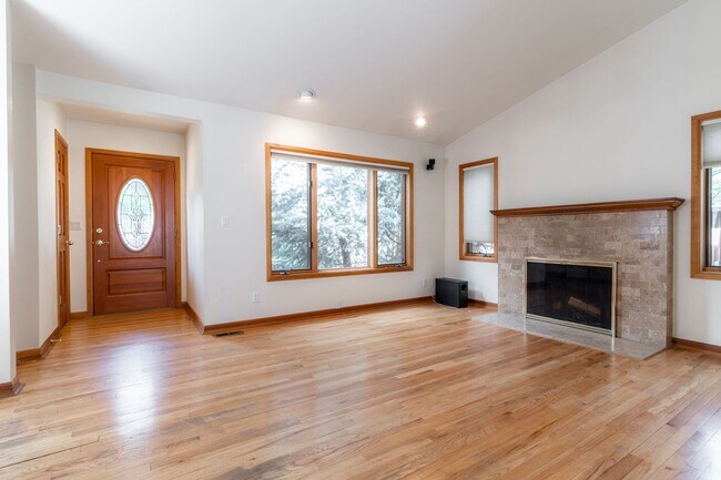 Building Photo - Private river access and stunning views from this home on Harmon Blvd! + Bonus Room