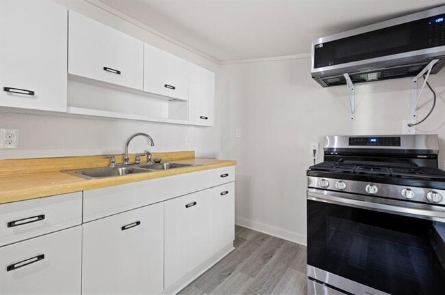 Building Photo - 24 E Iron Belt Rd SE