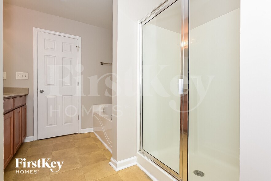 Building Photo - 3383 Estes Dr