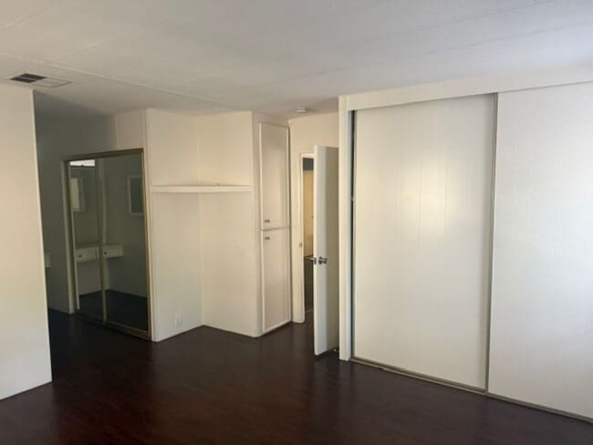 Building Photo - Charming 2BD/2BA Home in Sought-After Camarillo Springs Community!